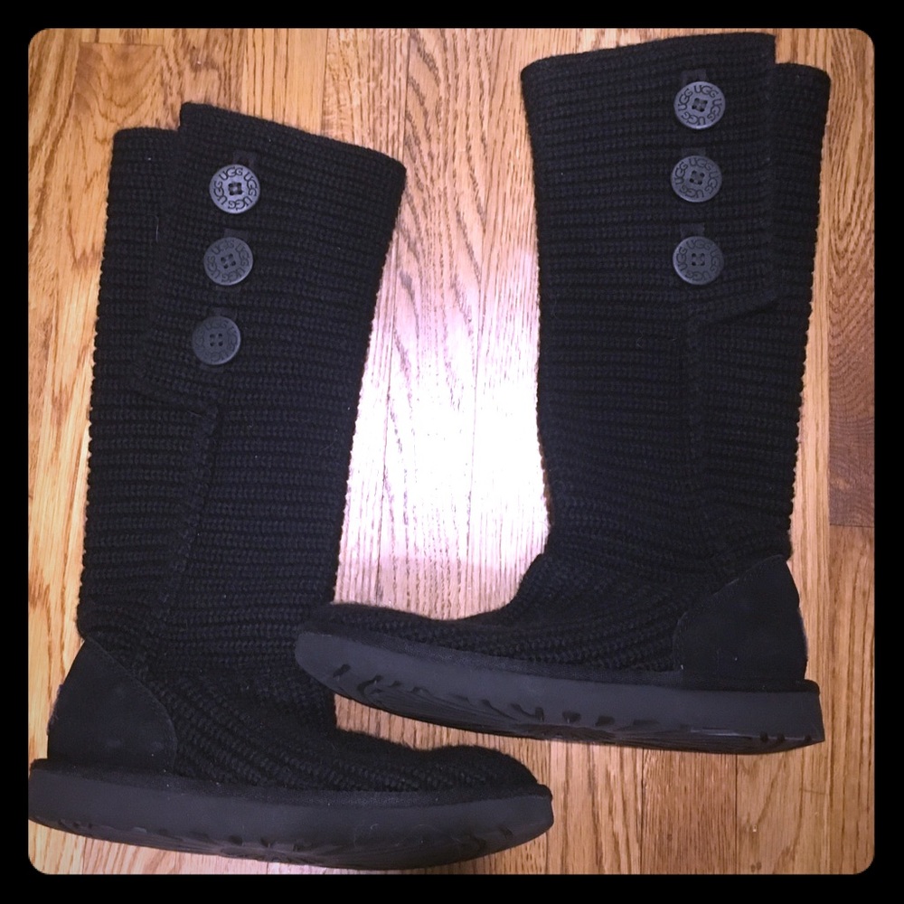Women’s UGG classic cardy boots. Size 8